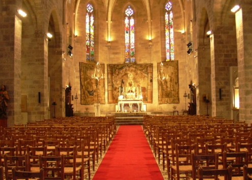 Església del Carme de Peralada (interior). Font: elquaderndelapuntador.files.wordpress.com