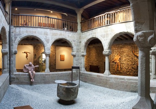 Claustre del Palau de l'Abadia. Font: web de l'Ajuntament de Sant Joan de les Abadesses