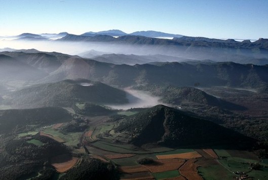Vista aèria de la Garrotxa. Font: web del Parc Natural de la Zona Volcànica de la Garrotxa