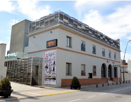 Teatre Municipal de Bescanó. Font: ara.cat 