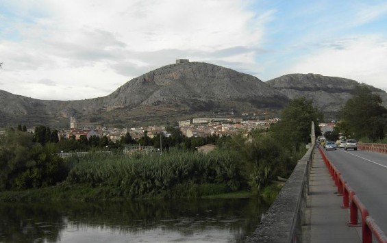 El massís del Montgrí venint de la carretera de Pals. Font: Viquipèdia