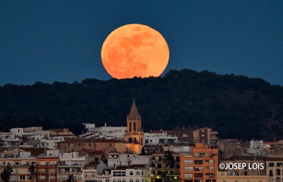 Nit de lluna plena a Palamós, de Josep Lois. Font: palamoscomunicacio.cat