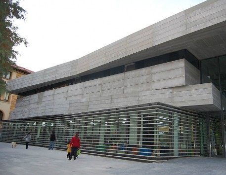 Exterior de la Biblioteca Lambert Mata de Ripoll. Font: naciodigital.cat 