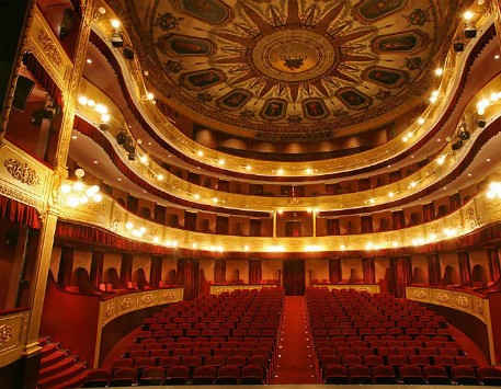 Teatre Municipal de Girona (interior). Font: Viquipèdia 