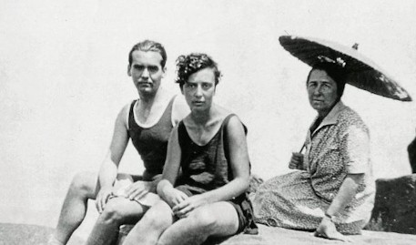 Federico García Lorca, Anna Maria Dalí, germana del pintor, i Lídia Noguer, a Cadaqués l’estiu de 1927. Font:lavanguardia.com