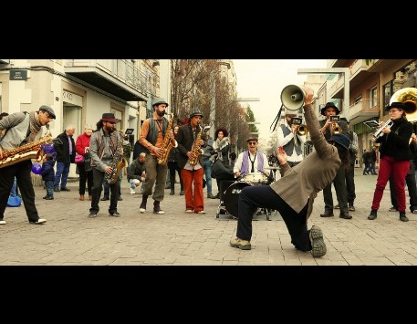 Brass The Gitano Band, amb 'Música de Carrer'