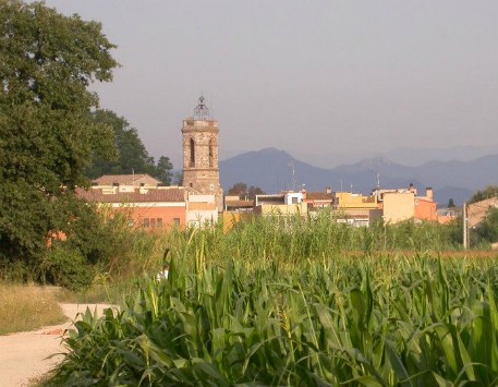 El poble de Cabanes al bell mig de l'Alt Empordà. Font: cabanes.cat 