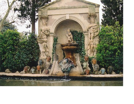 La font del jardí del Castell Gala Dalí de Púbol. Font: Viquipèdia