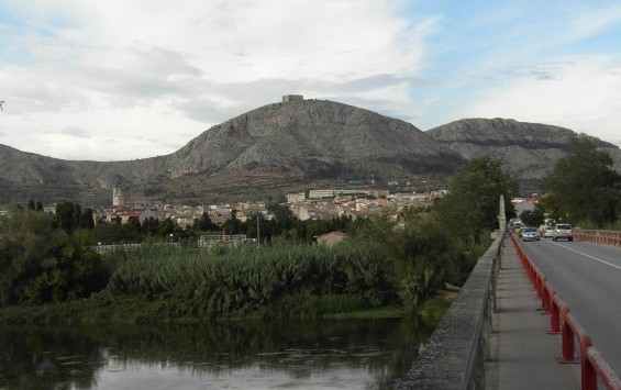 El massís del Montgrí  vist des de la carretera que ve de Pals. Font: Viquipèdia