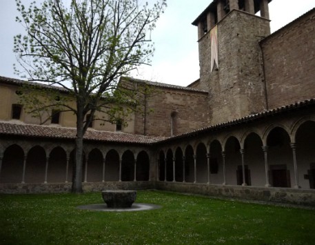 Monestir de Sant Joan de les Abadesses (claustre). Font: enciclopedia.cat 