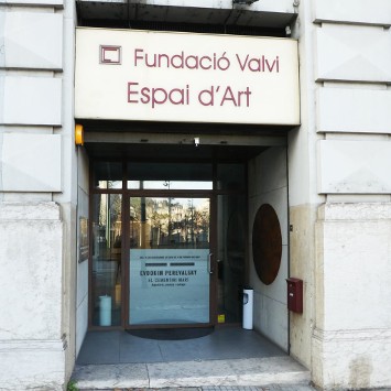 Entrada a la Fundació Valvi a l'av. Jaume I de Girona. Font: barcelonaart.net