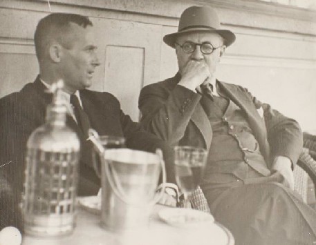 Joan Miró i Henri Matisse al cafè Les Deux Magots, París, ca. 1936. FotografIa de Pierre Matisse © Sotheby's