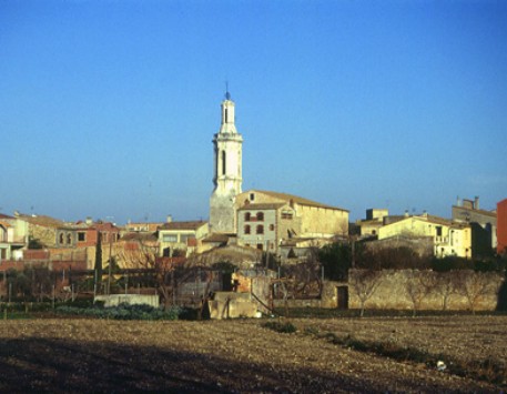 El poble de Borrassà amb el campanar més alt de tot l'Alt Empordà. Font: enciclopedia.cat 