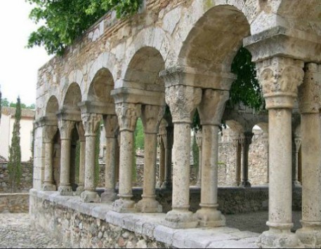 Claustre de Sant Domènec (primera imatge). Font: monestirs.cat 