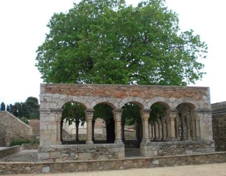 Claustre de Sant Domènec (segona imatge). Font: empordaturisme.com 