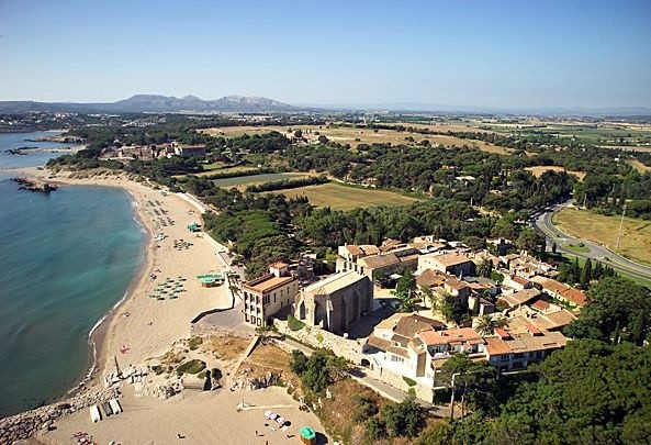 Vista aèria de Sant Martí d'Empúries. Font: lescala.cat