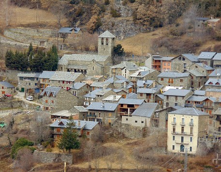 El poble de Queralbs des del camí de Fustanyà. Viquipèdia