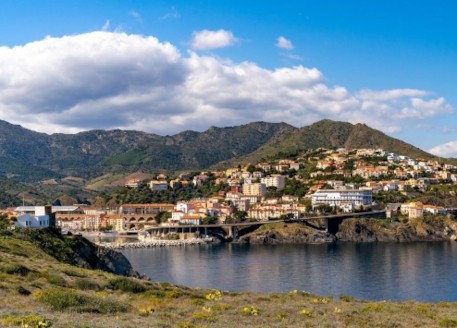 Portbou, a l'extrem nord-oriental de Catalunya. Font: estancportbou.com