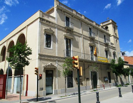 Casa de Cultura Les Bernardes de Salt. Font: Viquipèdia 