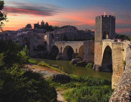 Pont romànic de Besalú. Font: bonpic.com