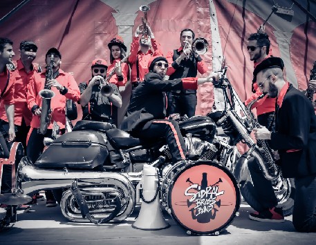 Cia Sidral Brass Band presenta "Red Wine Cabaret"