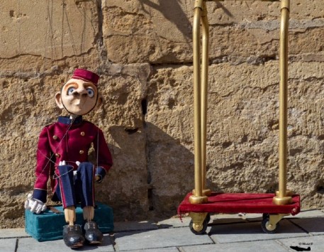 Cia. Hilarilar Marionetas, amb 'The Bellhop'