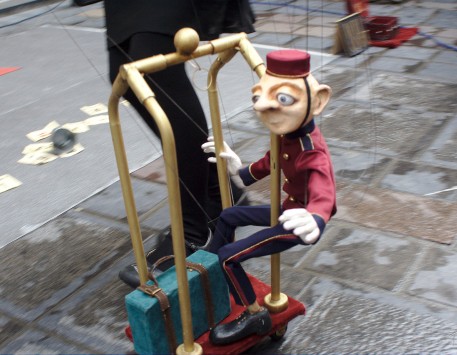 Cia. Hilarilar Marionetas, amb 'The Bellhop'