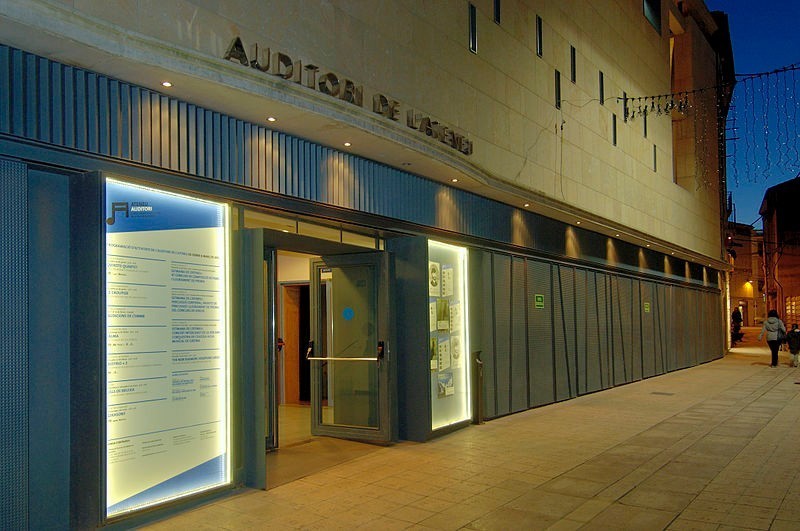 Auditori de l'Ateneu de Banyoles. Imatge manllevada del web https://commons.wikimedia.org