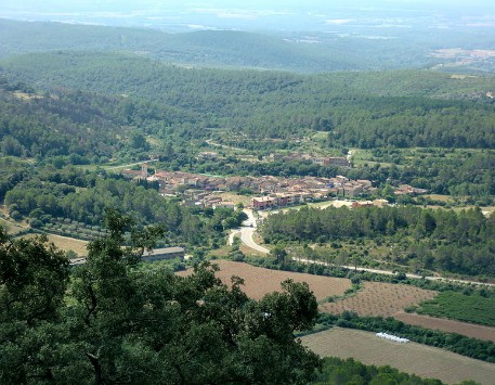 Terrades vist des de la muntanya de Santa Magdalena. Font: Viquipèdia 