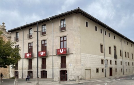 Edifici de la Casa de Convalescència de la Universitat de Vic. Font: poblesdecatalunya.cat