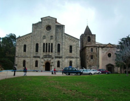 Façana de l'Església del Collell. Font: parroquiesbanyoles.org 