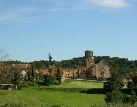 Poble de Llambilles al sud de Girona. Font: web de l'Ajuntament 