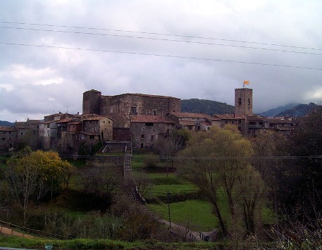 Castell de Santa Pau. Font: Viquipèdia 