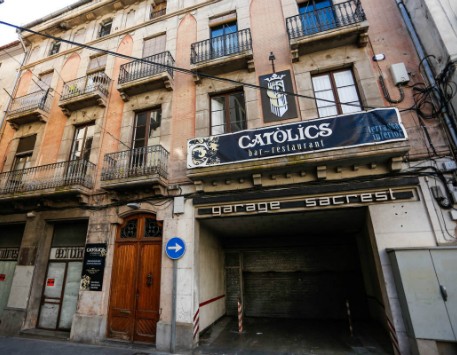 Centre Els Catòlics d'Olot (foto de Martí Albesa). Font: naciodigital.cat 