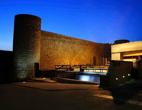 Plaça de l'Aigua i Muralla. Font: Viquipèdia 