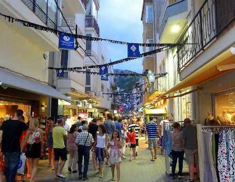 Carrer Santa Anna de L'Estartit. Font: espanarusa.com 