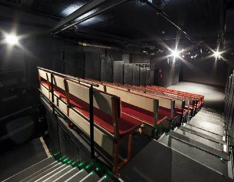 Anar a Novembre a l'Antic Teatre