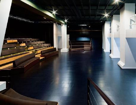 Anar a Teatre Akadèmia
