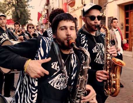 Anar a Big Hooligan ZeBRASS Street