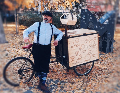 Anar a 'BubbleBike', cia. Un Toc de Festa
