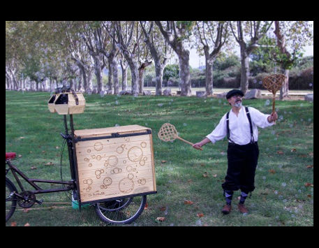 Anar a 'BubbleBike', cia. Un Toc de Festa