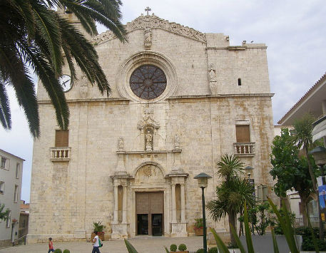 Anar a Església Parroquial de Sant Pere de L'Escala. Font: Viquipèdia