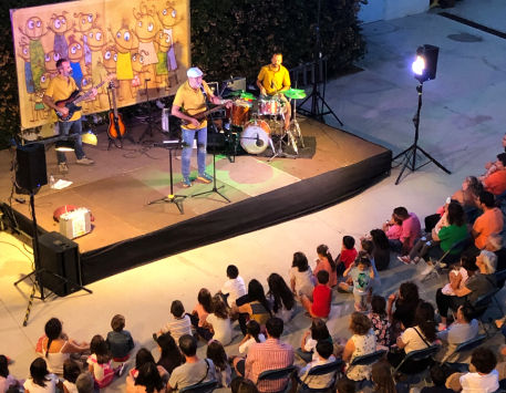 Anar a 'Àpali, família!', Rah-mon Roma Trio