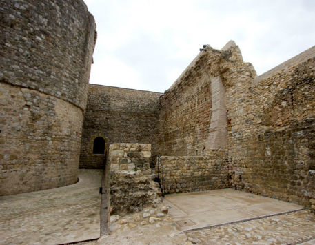 Anar a Interior del Castell de Llers. Font: destil.cat