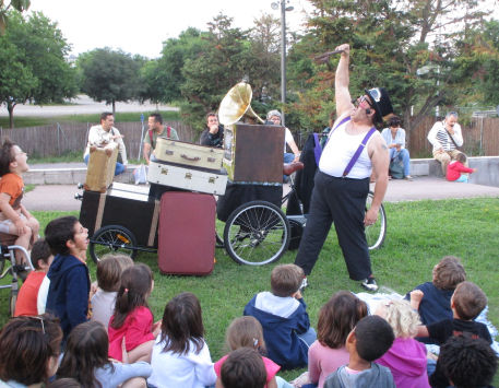 Anar a 'La volta al món en uns quants contes', Cia. de teatre còmic Jomeloguisjomelo.com