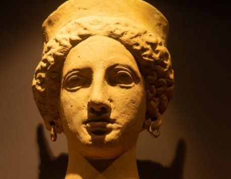 Una Mirada LGTBI+ al MAC