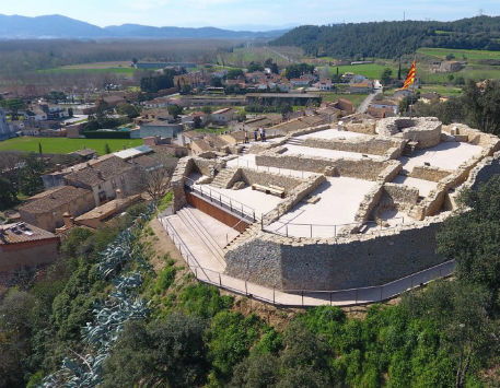 Anar a Les restes del Castell de Cervià de Ter. Font: Els Amics de Cervià Antic 