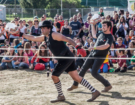 Anar a Punch! Un cop a la apatia