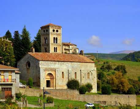Anar a L'Església Parroquial de Santa Cecília de Molló, una meravella del romànic. Font: Viquipèdia 