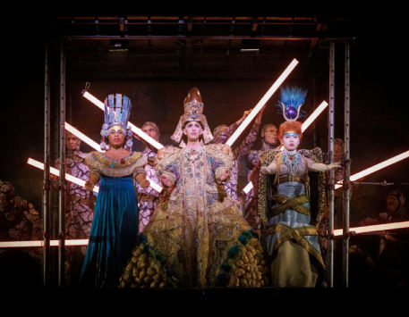 Anar a Òpera 'Akhnaten'